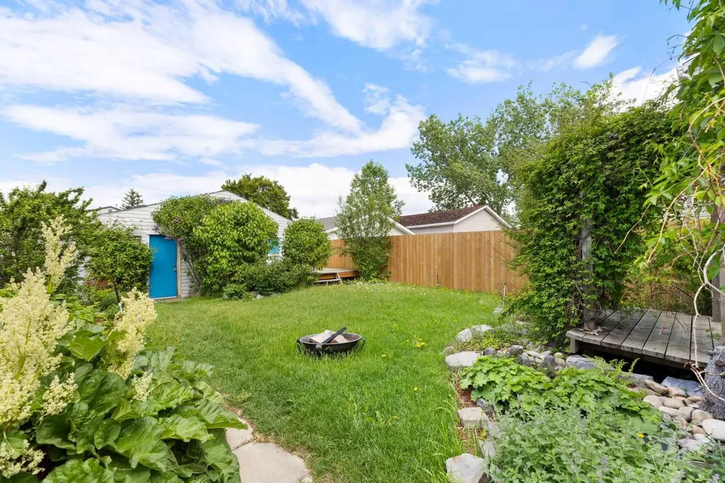 84 Abingdon Crescent NE Calgary AB T2A 6S3