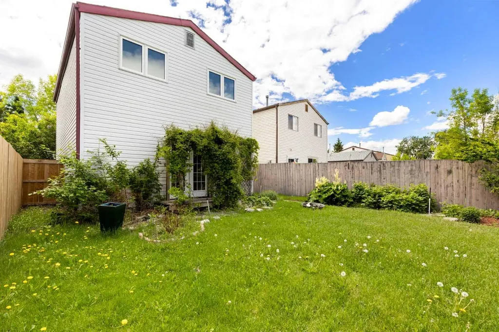 84 Abingdon Crescent NE Calgary AB T2A 6S3