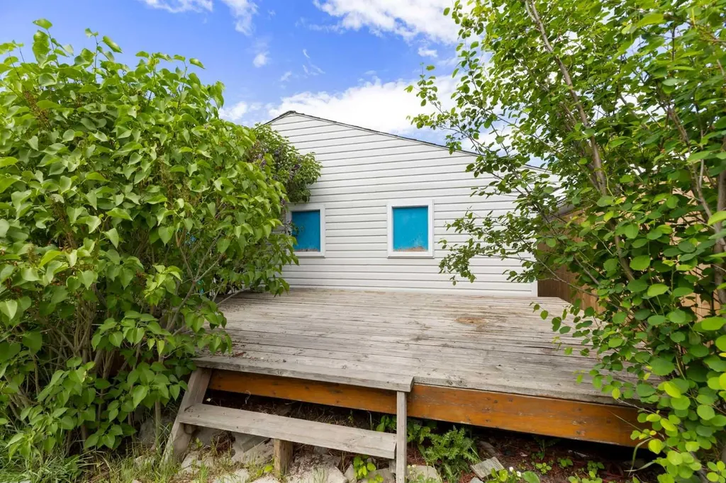 84 Abingdon Crescent NE Calgary AB T2A 6S3