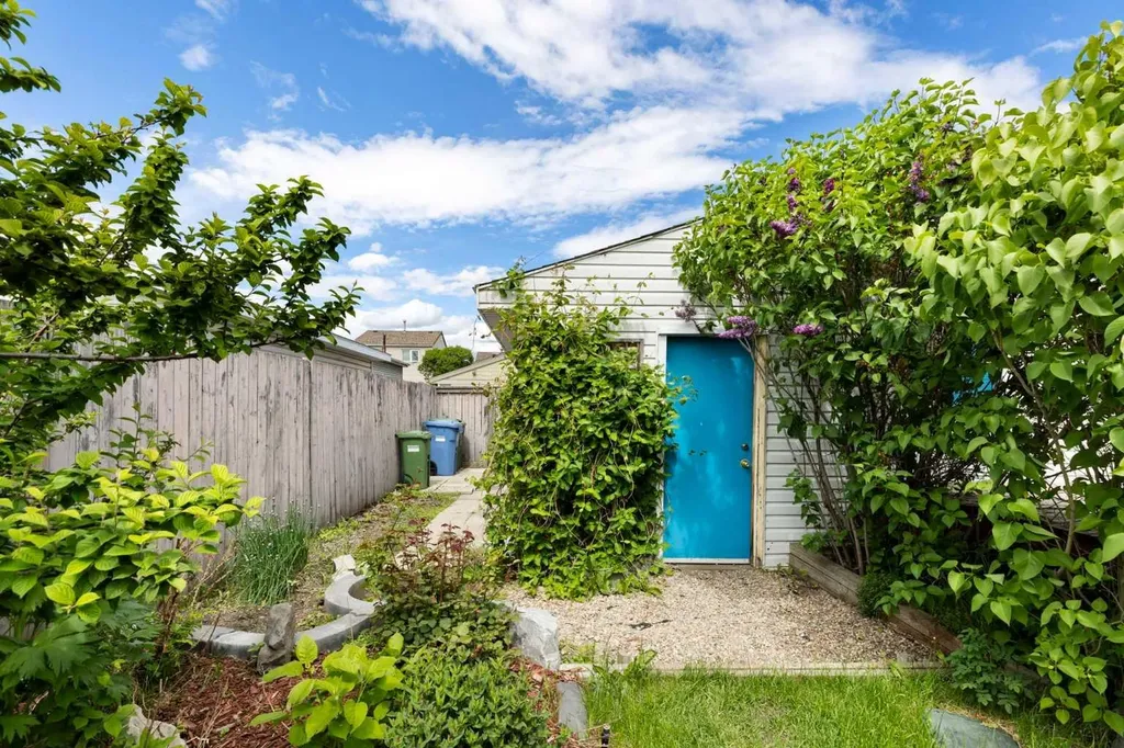 84 Abingdon Crescent NE Calgary AB T2A 6S3
