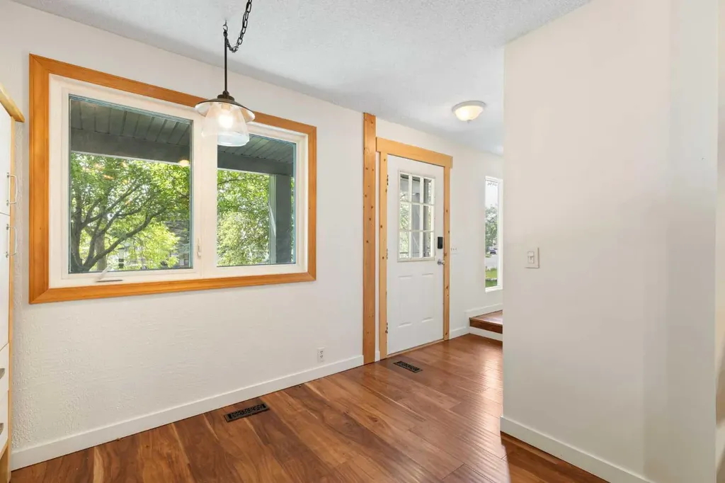 84 Abingdon Crescent NE Calgary AB T2A 6S3