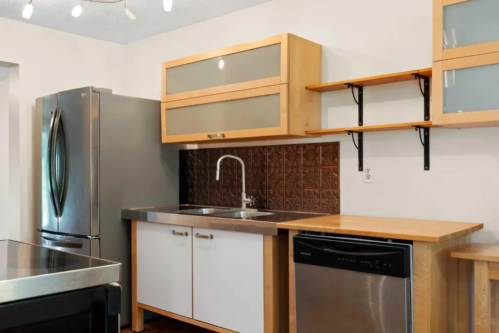 84 Abingdon Crescent NE Calgary AB T2A 6S3