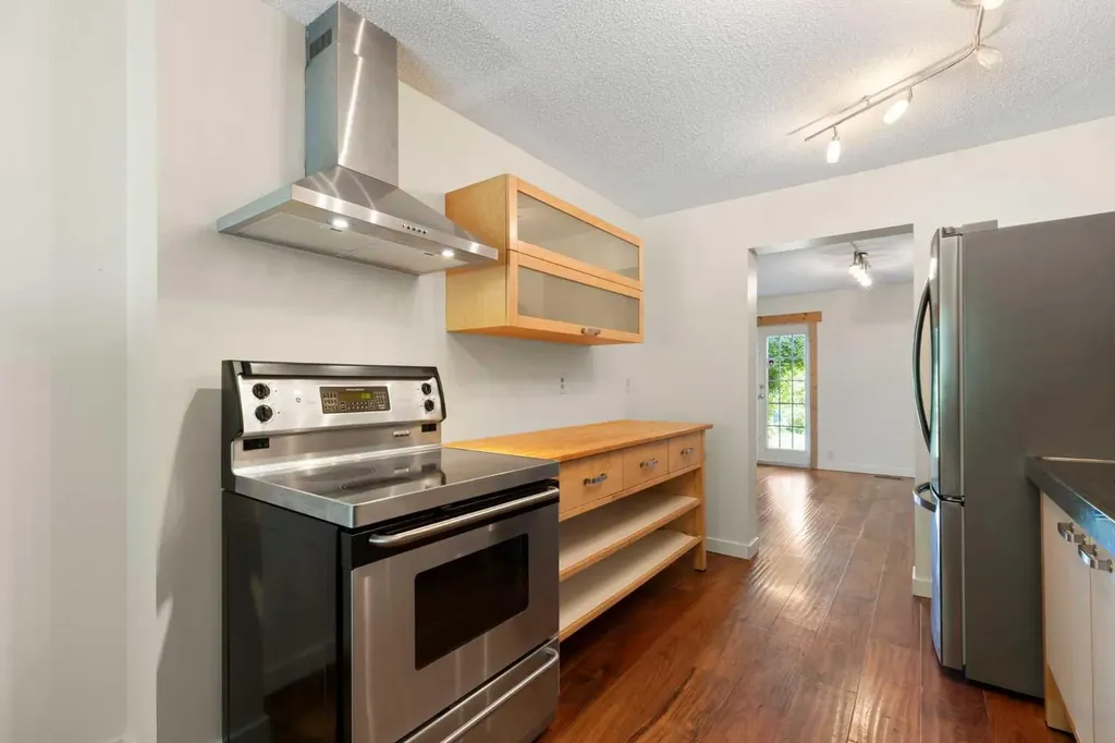 84 Abingdon Crescent NE Calgary AB T2A 6S3