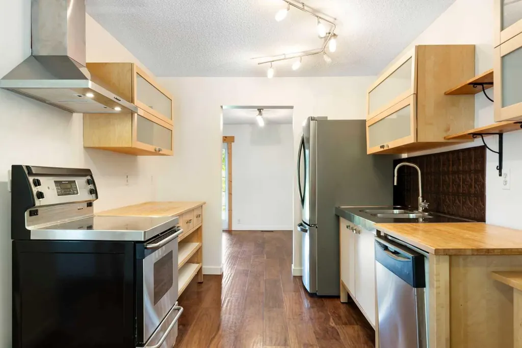 84 Abingdon Crescent NE Calgary AB T2A 6S3