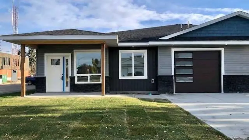 4738 49a Avenue Lacombe AB T4L 1N4