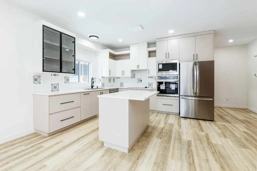 4738 49a Avenue Lacombe AB T4L 1N4