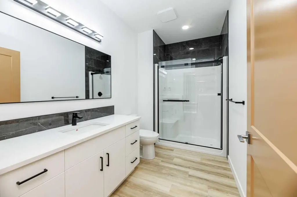 4738 49a Avenue Lacombe AB T4L 1N4
