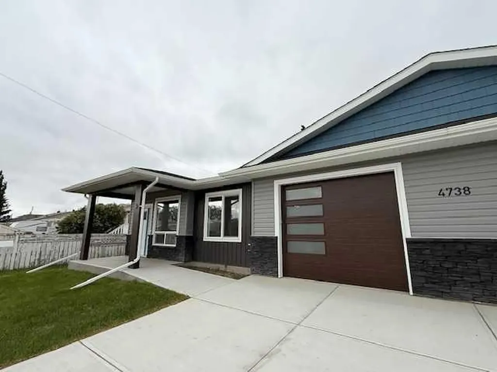 4738 49a Avenue Lacombe AB T4L 1N4