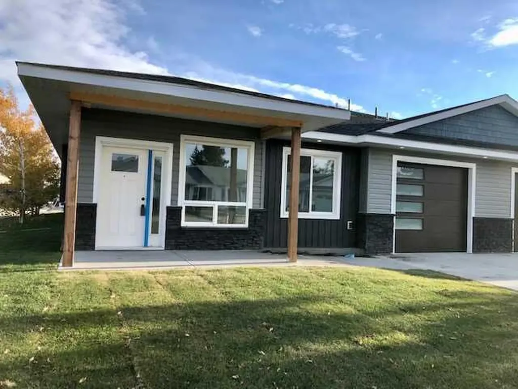 4738 49a Avenue Lacombe AB T4L 1N4