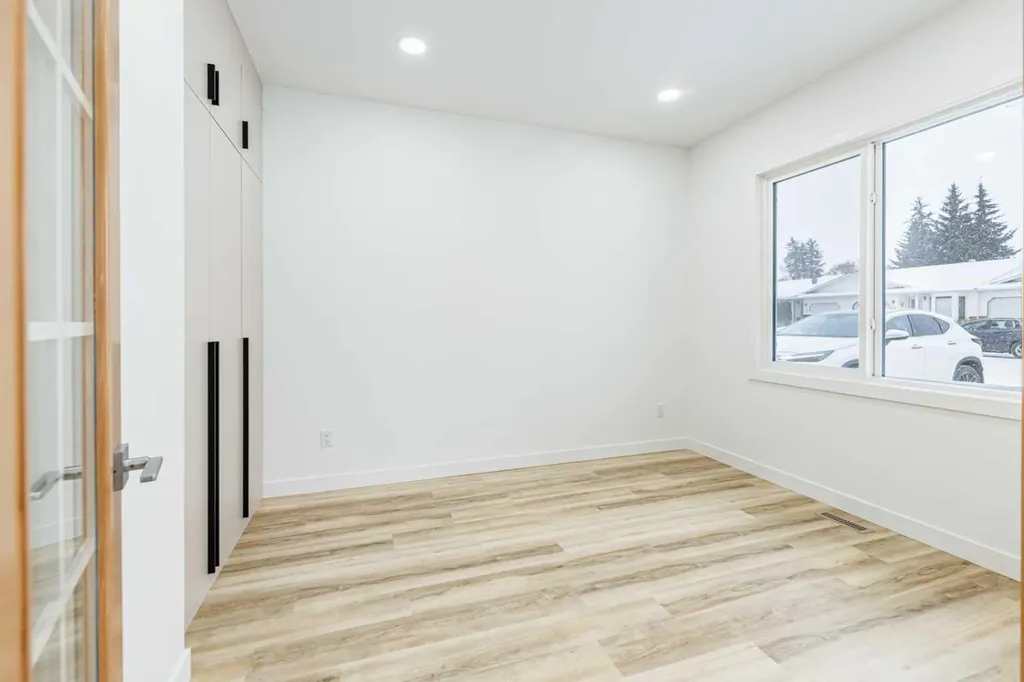 4738 49a Avenue Lacombe AB T4L 1N4