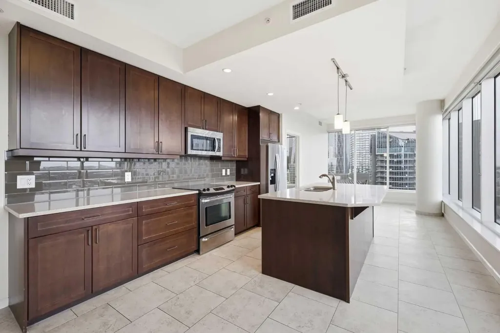 211 13 Avenue SE Calgary AB T2G 1E1