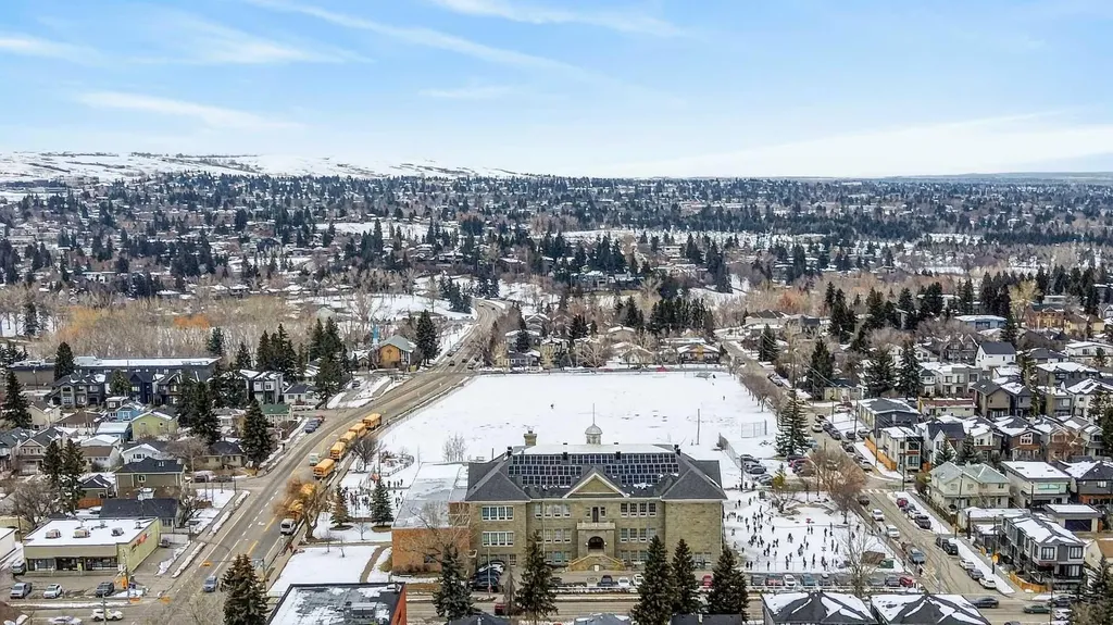 1107 19 Avenue NW Calgary AB T2M 1A1