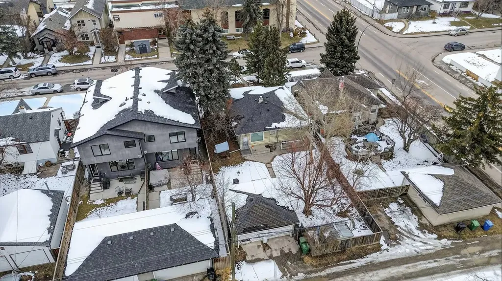 1107 19 Avenue NW Calgary AB T2M 1A1