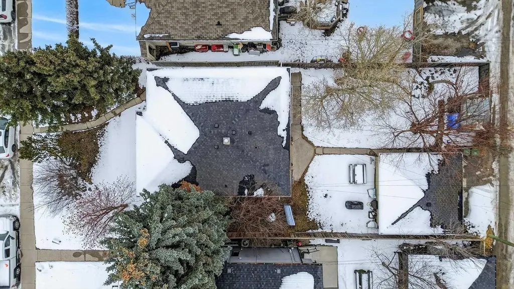 1107 19 Avenue NW Calgary AB T2M 1A1