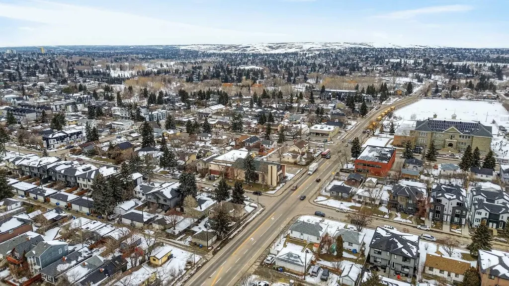 1107 19 Avenue NW Calgary AB T2M 1A1