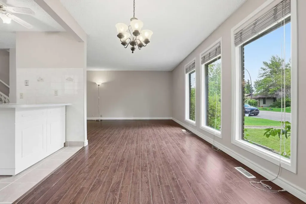 471 Berkley Crescent NW Calgary AB T3K 1A9
