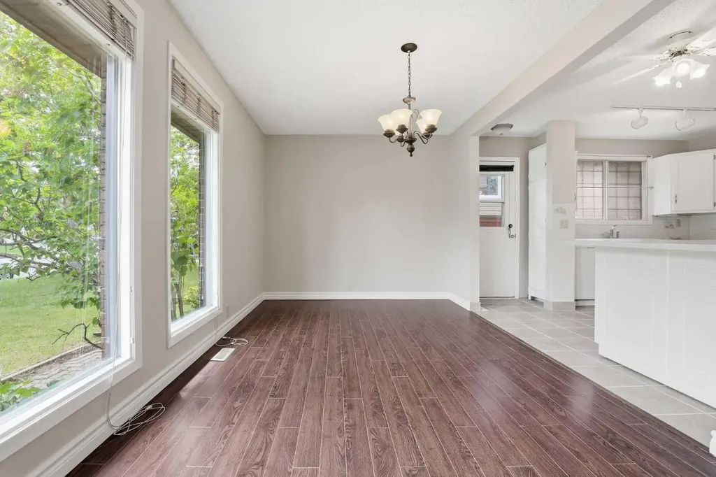 471 Berkley Crescent NW Calgary AB T3K 1A9