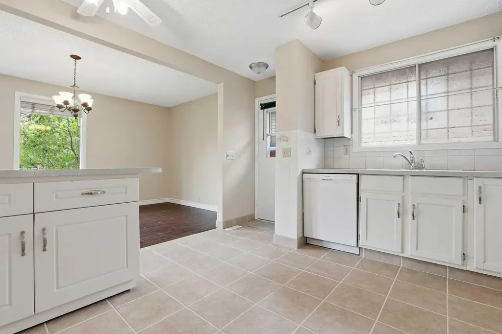 471 Berkley Crescent NW Calgary AB T3K 1A9