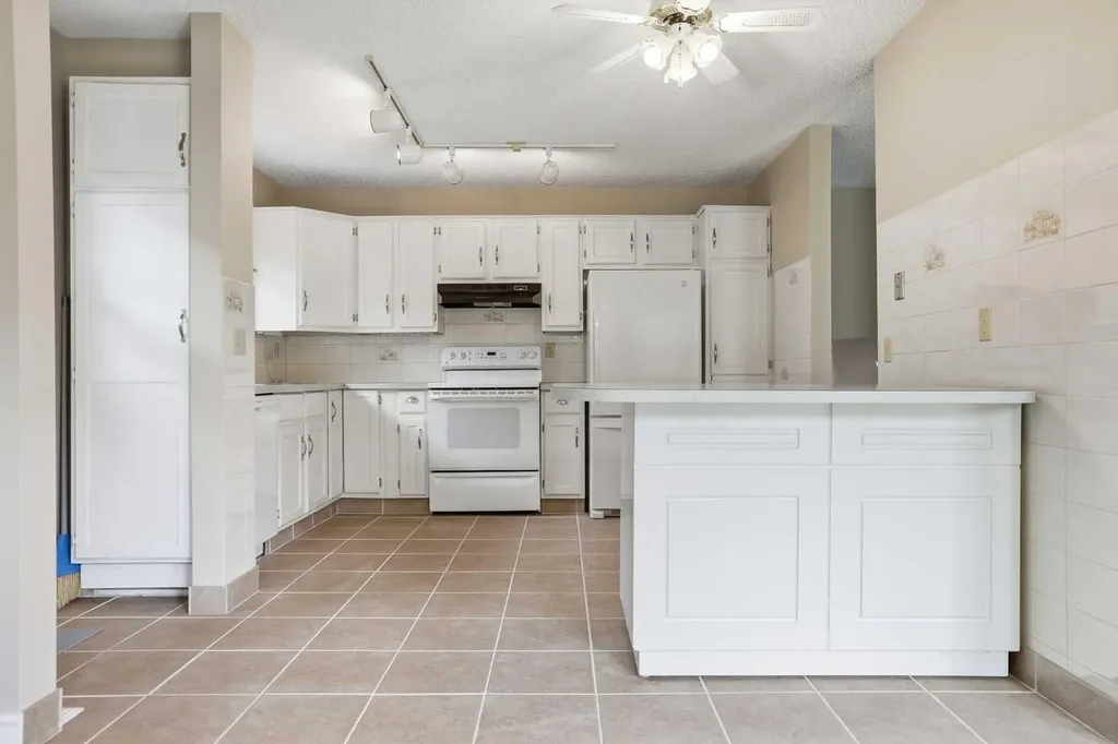 471 Berkley Crescent NW Calgary AB T3K 1A9