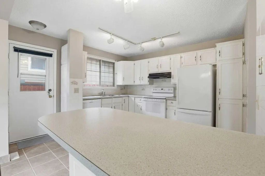 471 Berkley Crescent NW Calgary AB T3K 1A9