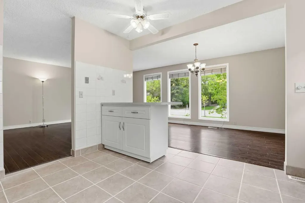471 Berkley Crescent NW Calgary AB T3K 1A9