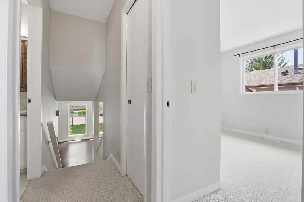 471 Berkley Crescent NW Calgary AB T3K 1A9