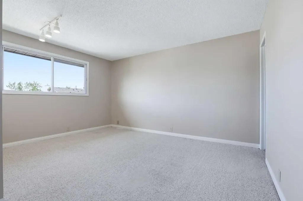 471 Berkley Crescent NW Calgary AB T3K 1A9
