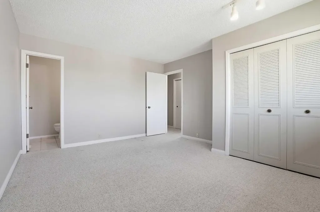 471 Berkley Crescent NW Calgary AB T3K 1A9
