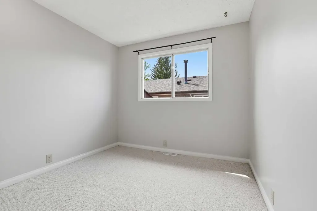 471 Berkley Crescent NW Calgary AB T3K 1A9