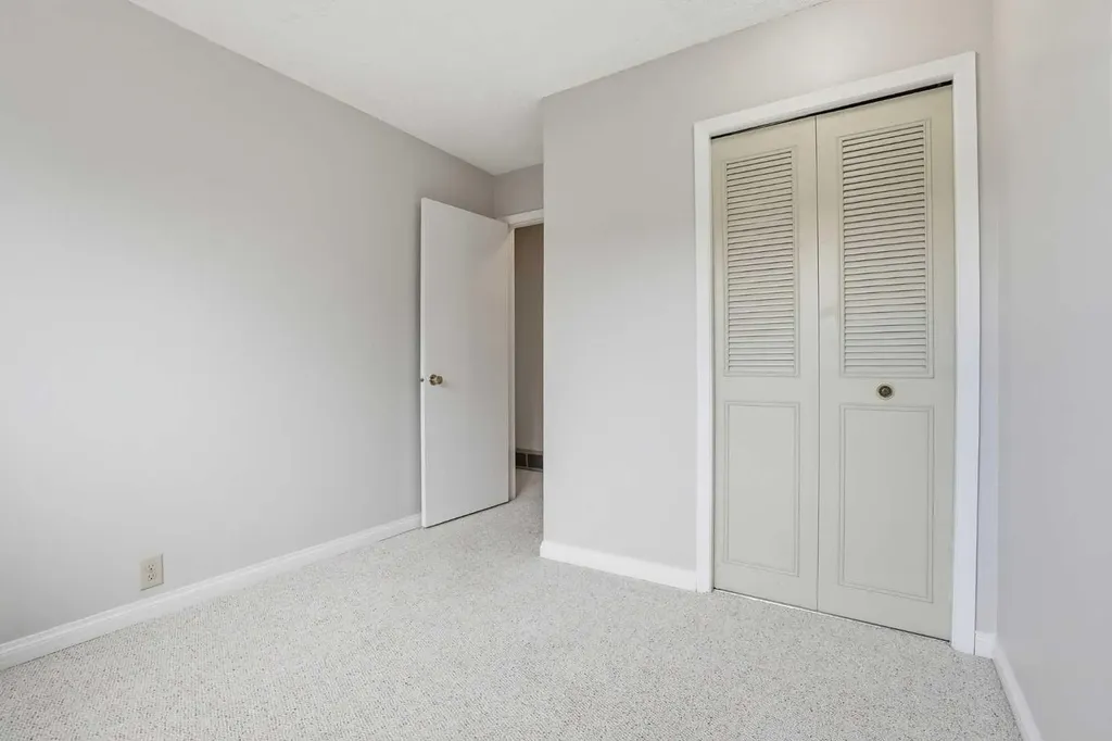 471 Berkley Crescent NW Calgary AB T3K 1A9
