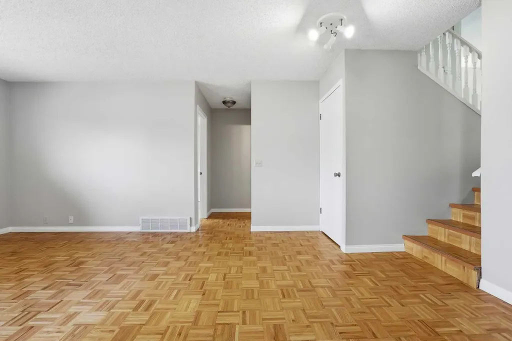 471 Berkley Crescent NW Calgary AB T3K 1A9