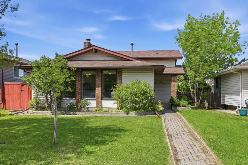 471 Berkley Crescent NW Calgary AB T3K 1A9