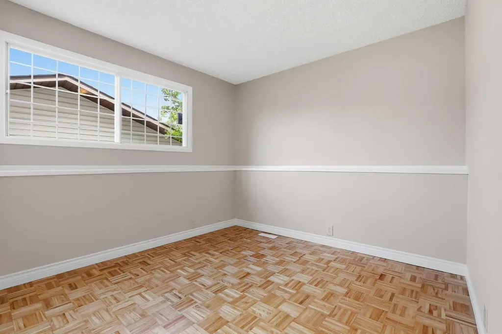 471 Berkley Crescent NW Calgary AB T3K 1A9
