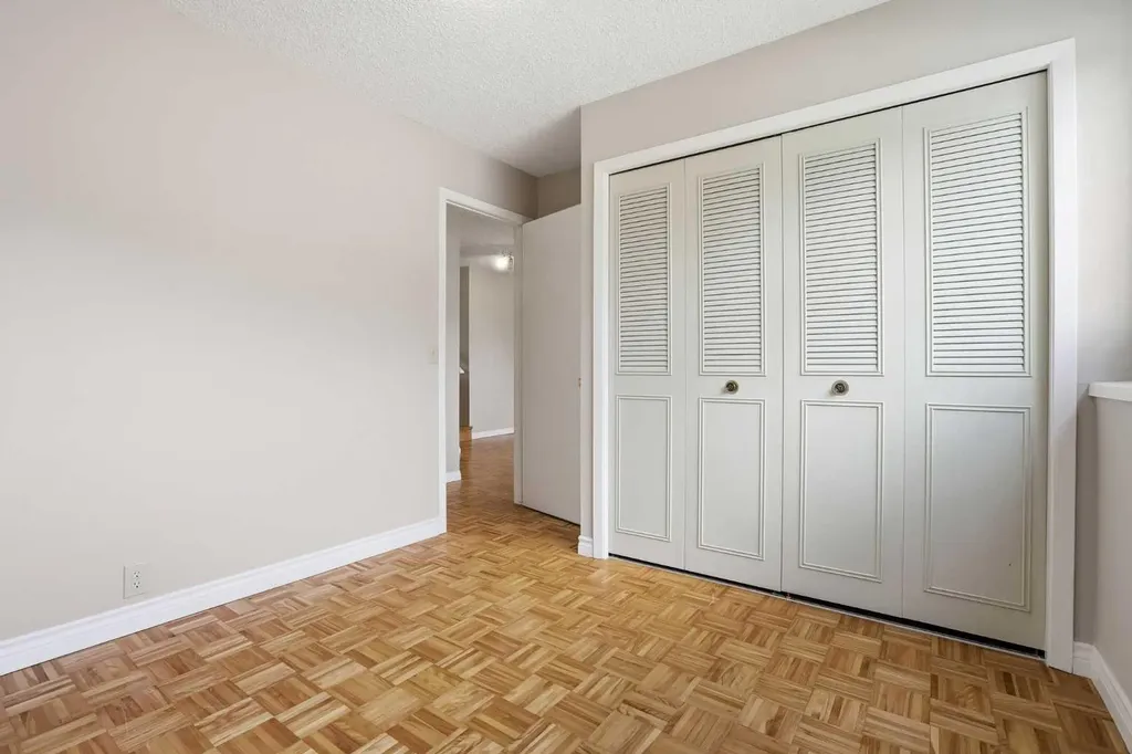 471 Berkley Crescent NW Calgary AB T3K 1A9
