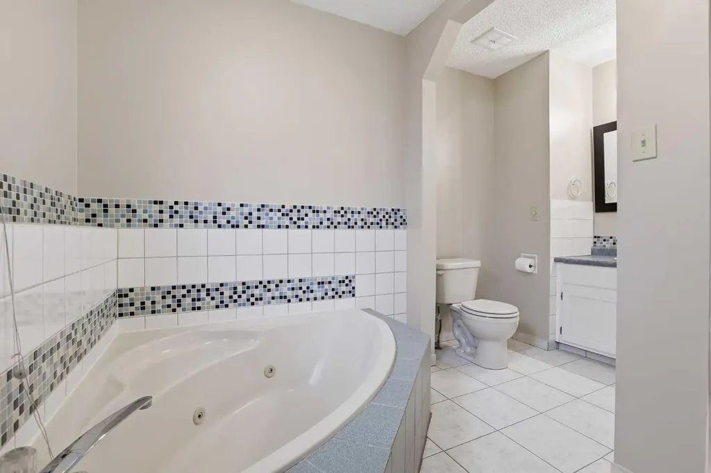 471 Berkley Crescent NW Calgary AB T3K 1A9