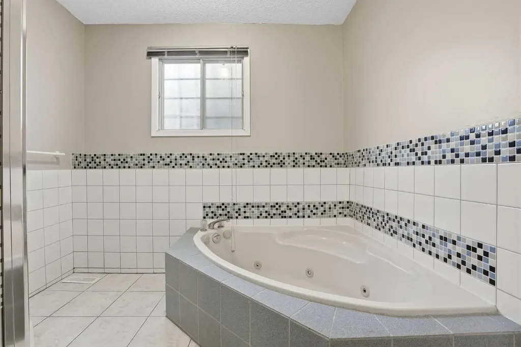 471 Berkley Crescent NW Calgary AB T3K 1A9