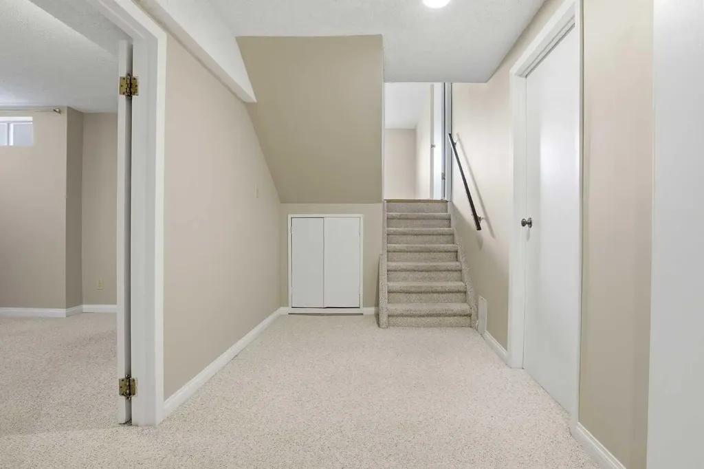 471 Berkley Crescent NW Calgary AB T3K 1A9
