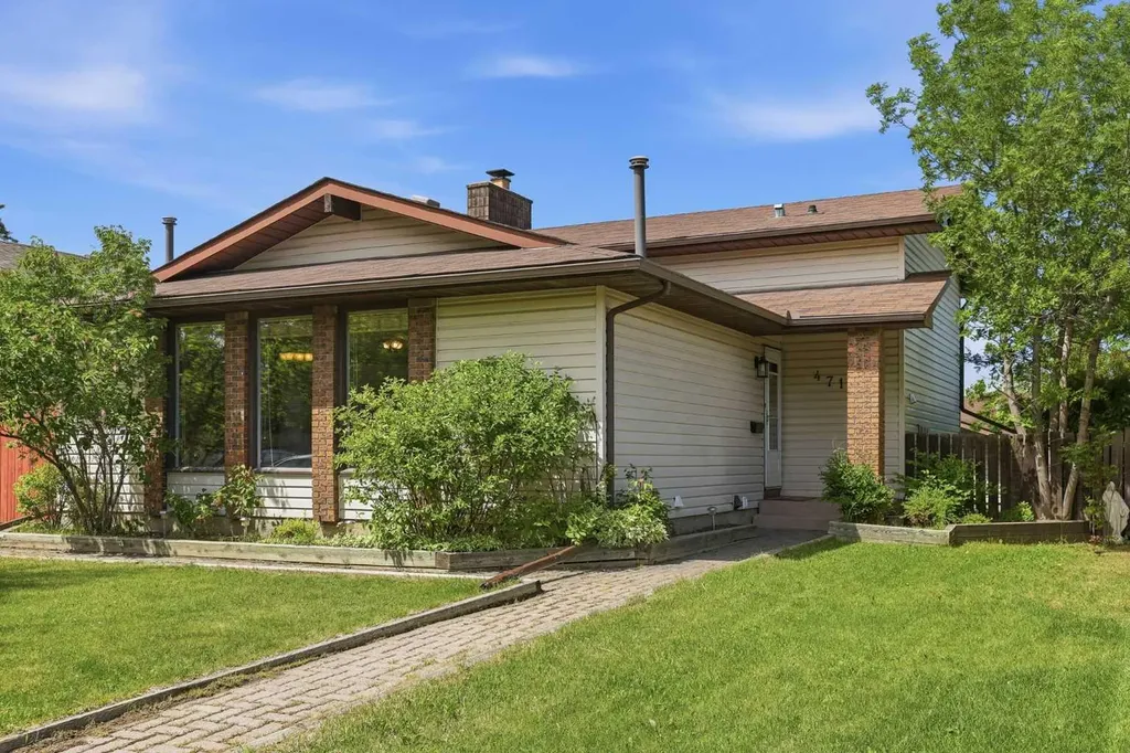 471 Berkley Crescent NW Calgary AB T3K 1A9
