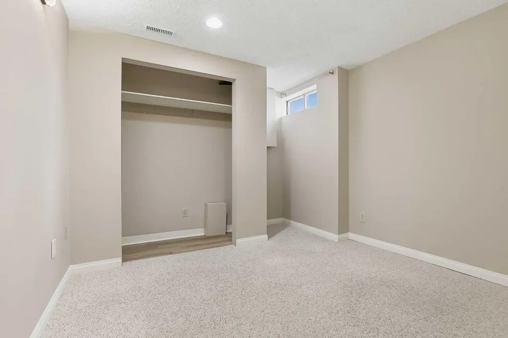 471 Berkley Crescent NW Calgary AB T3K 1A9