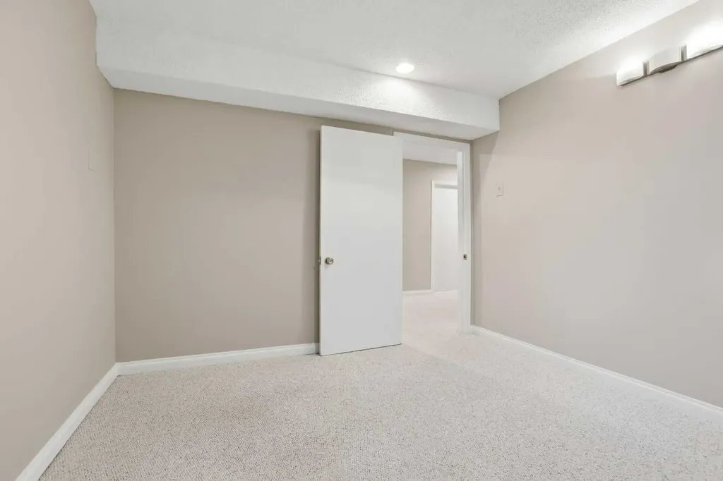 471 Berkley Crescent NW Calgary AB T3K 1A9