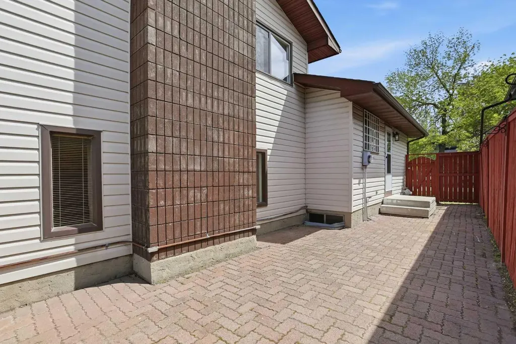471 Berkley Crescent NW Calgary AB T3K 1A9