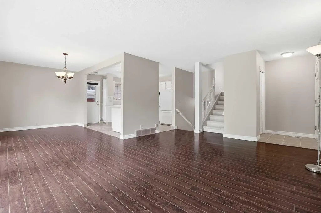 471 Berkley Crescent NW Calgary AB T3K 1A9