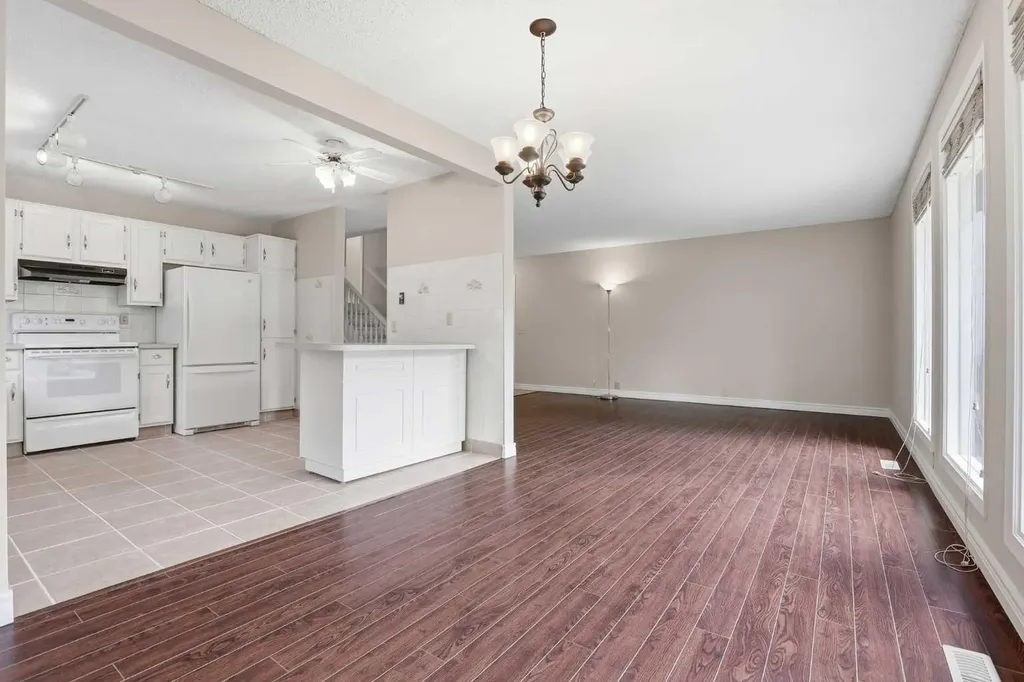 471 Berkley Crescent NW Calgary AB T3K 1A9