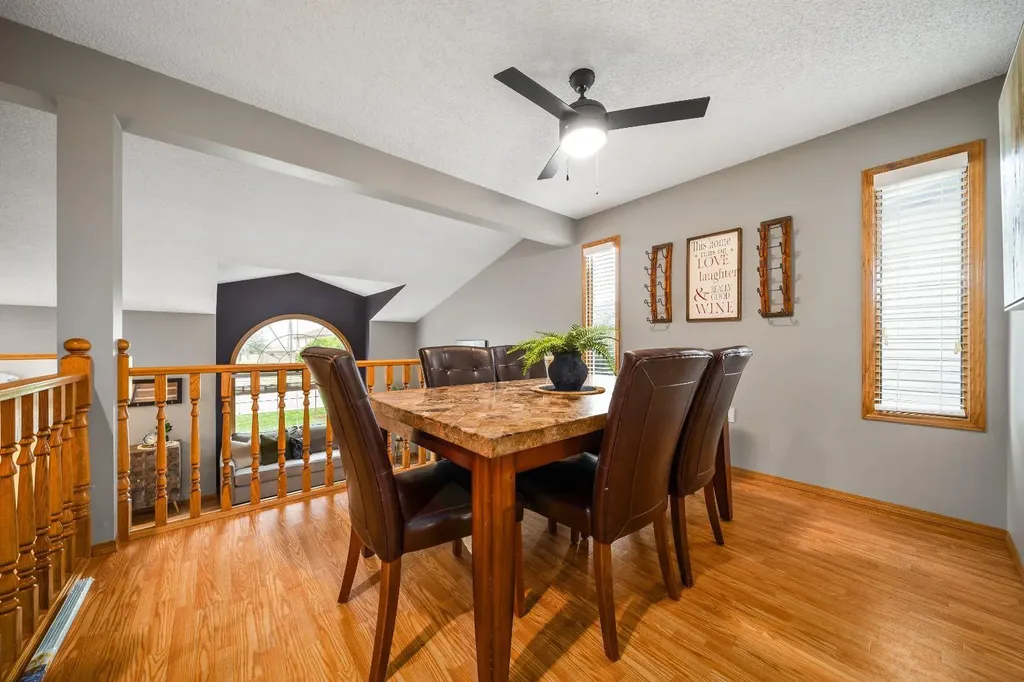 806 7 Street SE Redcliff AB T0J 2P0