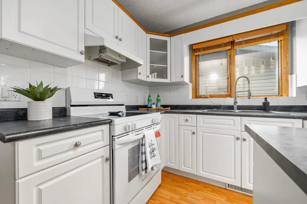 806 7 Street SE Redcliff AB T0J 2P0