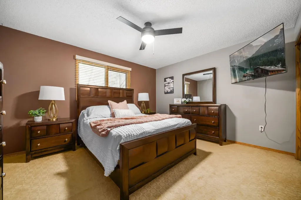 806 7 Street SE Redcliff AB T0J 2P0