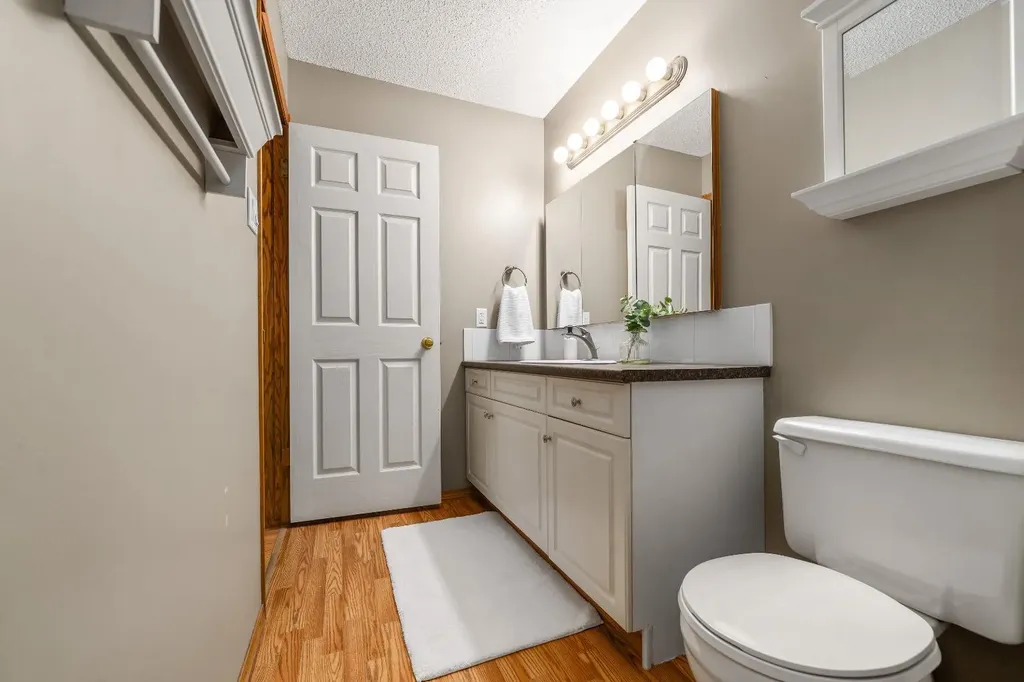 806 7 Street SE Redcliff AB T0J 2P0