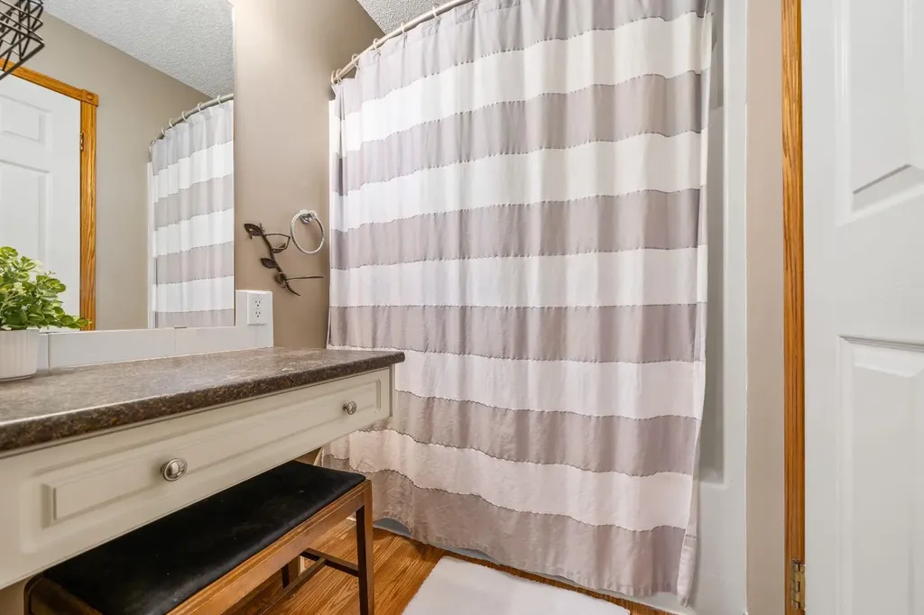 806 7 Street SE Redcliff AB T0J 2P0