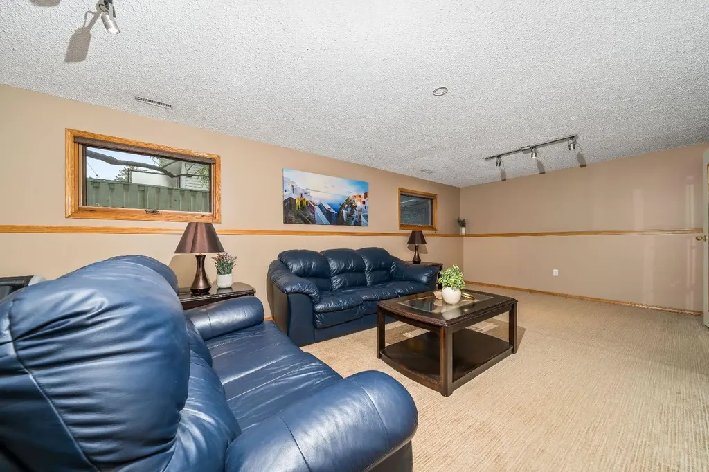 806 7 Street SE Redcliff AB T0J 2P0