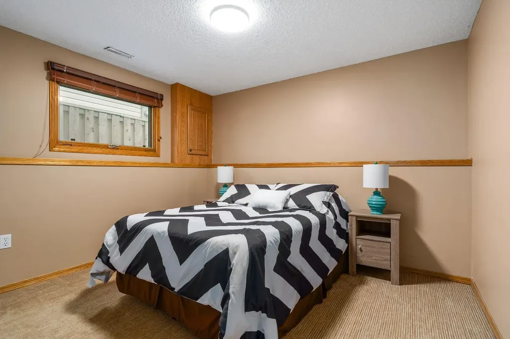 806 7 Street SE Redcliff AB T0J 2P0